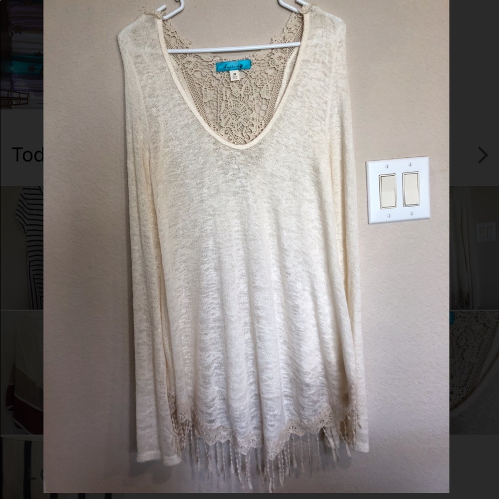 Medium Francesca's cream fringe tank top with lace